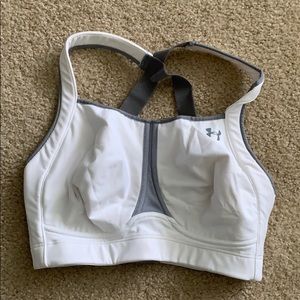 Under Armour no wire sports bra MEDIUM 34-36